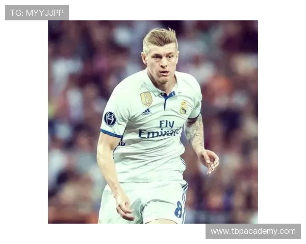 克罗斯本赛季表现稳健,助力球队争夺冠军荣耀的竞争力增强 克罗斯本赛季表现稳健,助力球队争夺冠军荣耀的竞争力增强