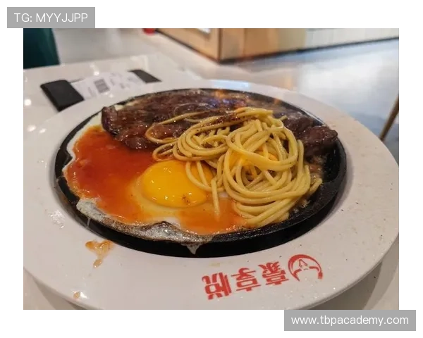 富里睡醒睁眼第一件事是往嘴里塞三块牛排？