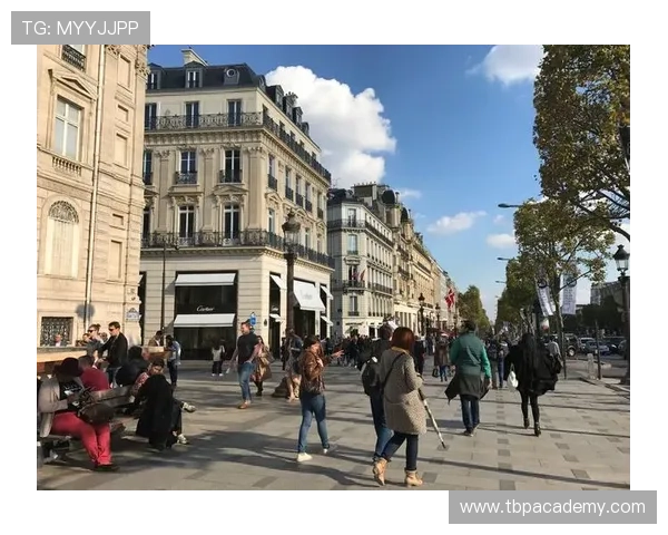 登贝莱训练迟到被罚买全队奶茶，结果他直接包了巴黎香榭丽舍一整条街的甜品店